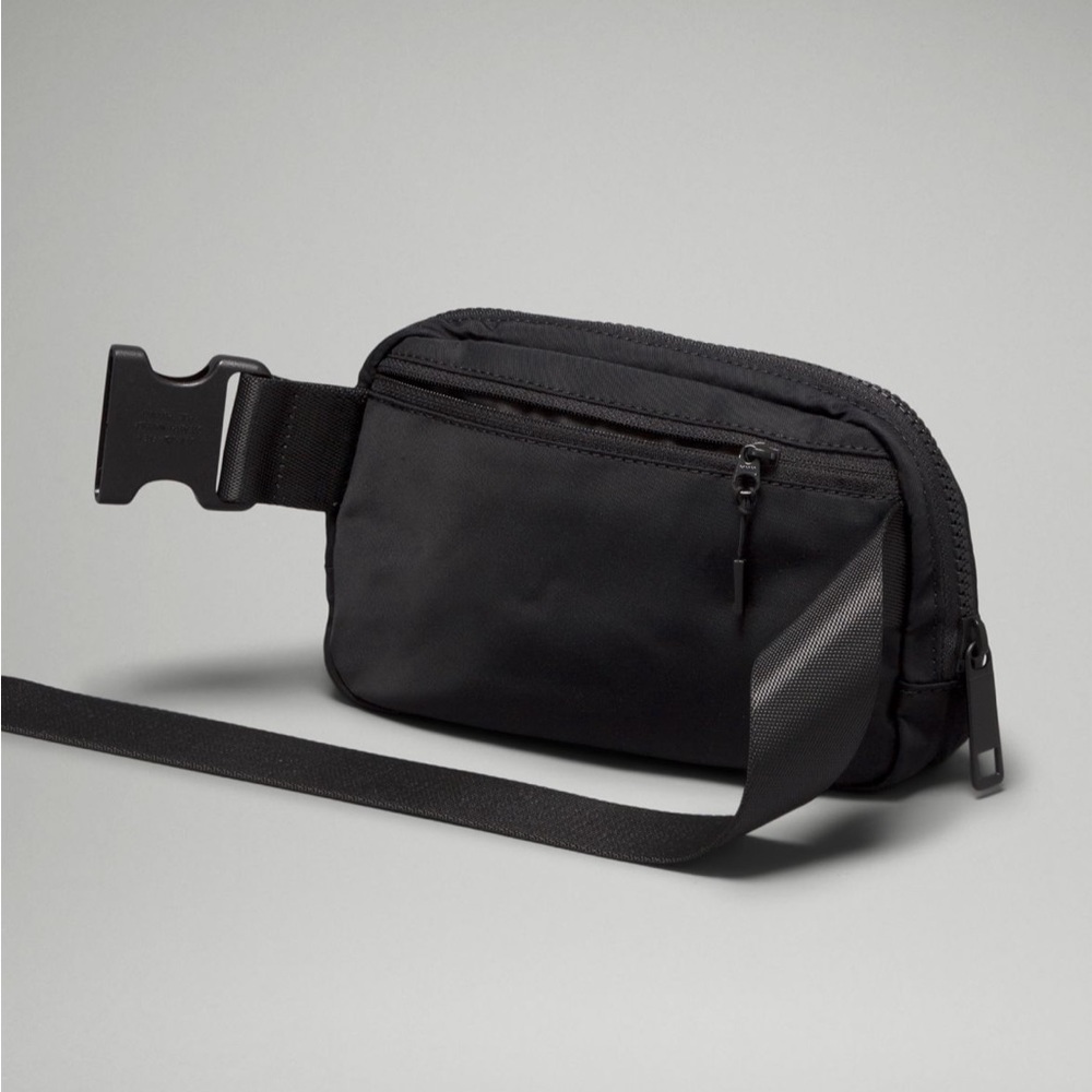 Lululemon Everywhere Belt Bag 1L SPECIAL EDITION PRIDE - Picture 4 of 9